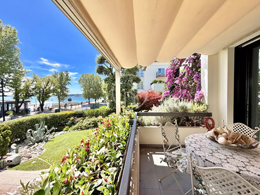 Immagine 13 di Villa in vendita  in Lungolago Cesare Battisti a Desenzano Del Garda