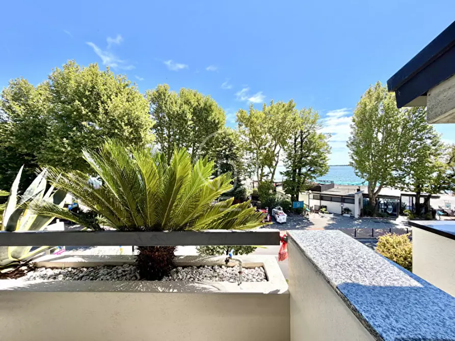 Immagine 14 di Villa in vendita  in Lungolago Cesare Battisti a Desenzano Del Garda