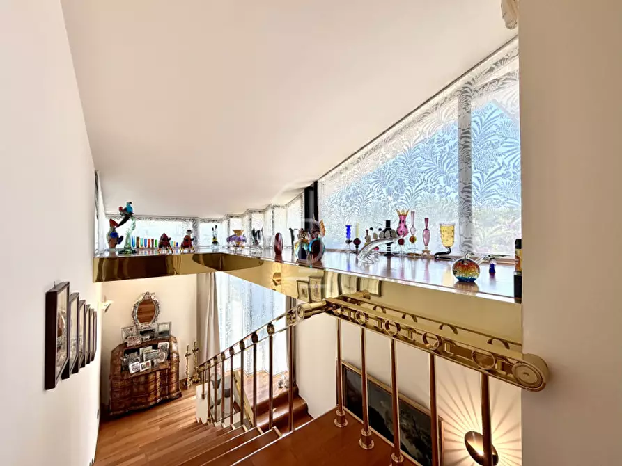 Immagine 18 di Villa in vendita  in Lungolago Cesare Battisti a Desenzano Del Garda
