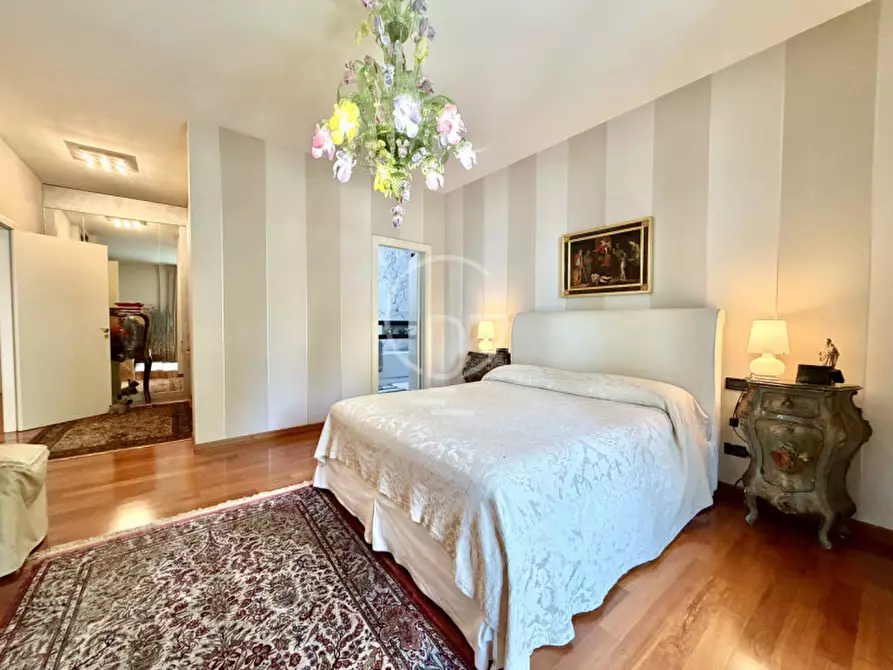 Immagine 19 di Villa in vendita  in Lungolago Cesare Battisti a Desenzano Del Garda