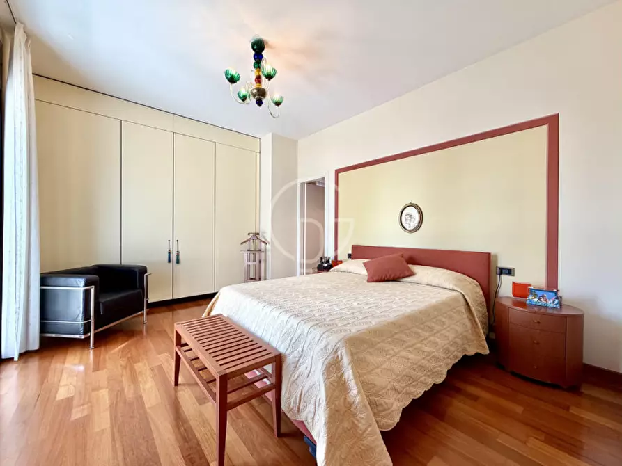 Immagine 26 di Villa in vendita  in Lungolago Cesare Battisti a Desenzano Del Garda