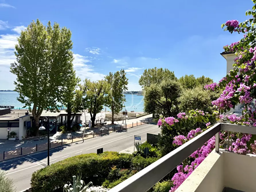 Immagine 28 di Villa in vendita  in Lungolago Cesare Battisti a Desenzano Del Garda