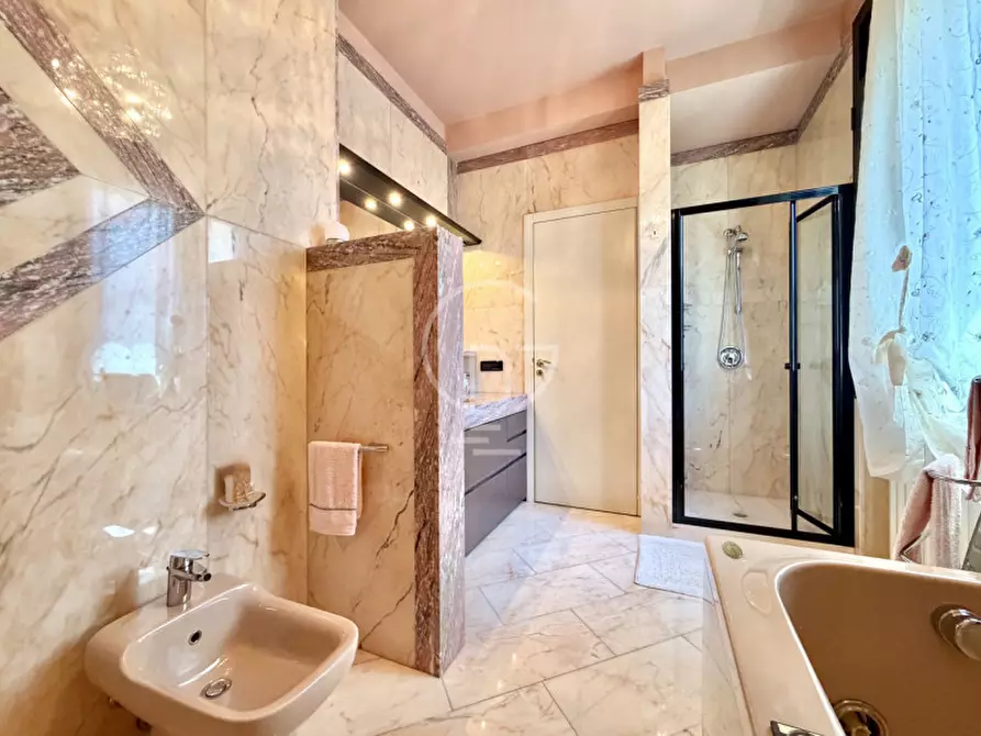 Immagine 29 di Villa in vendita  in Lungolago Cesare Battisti a Desenzano Del Garda