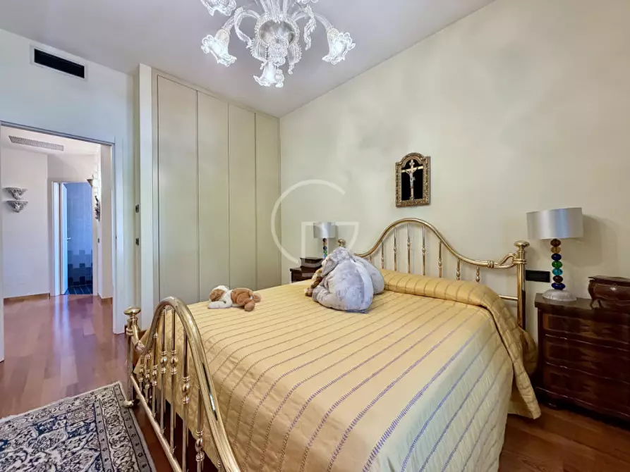 Immagine 31 di Villa in vendita  in Lungolago Cesare Battisti a Desenzano Del Garda