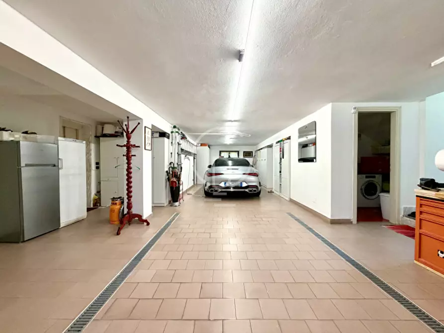 Immagine 36 di Villa in vendita  in Lungolago Cesare Battisti a Desenzano Del Garda