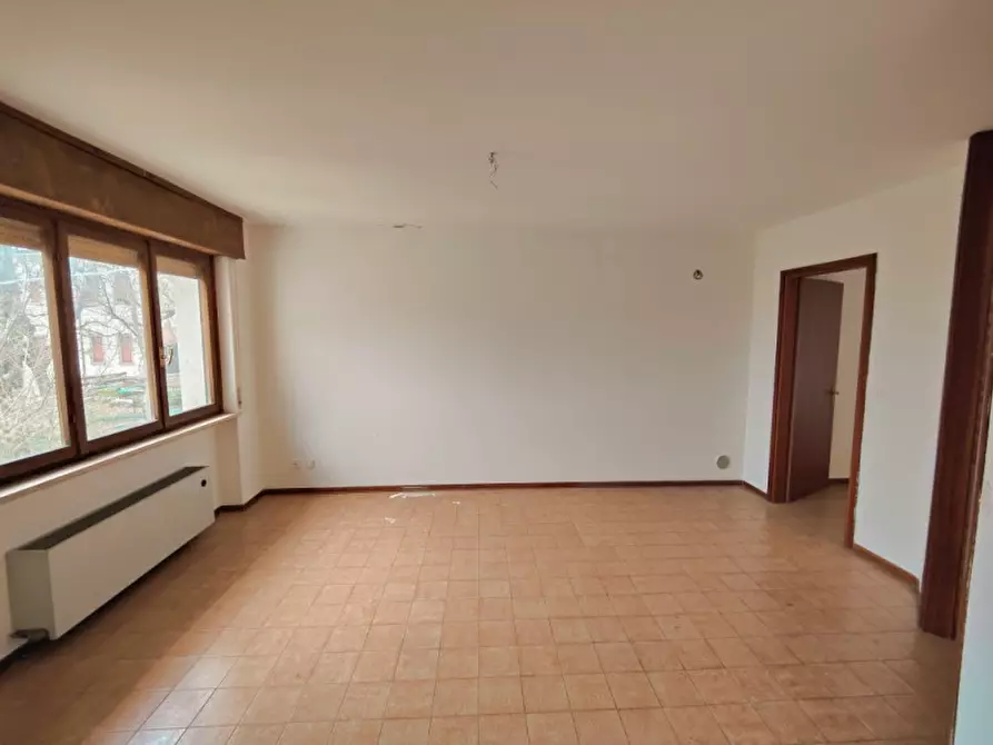 Immagine 1 di Appartamento in vendita  in via roma a Velo Veronese