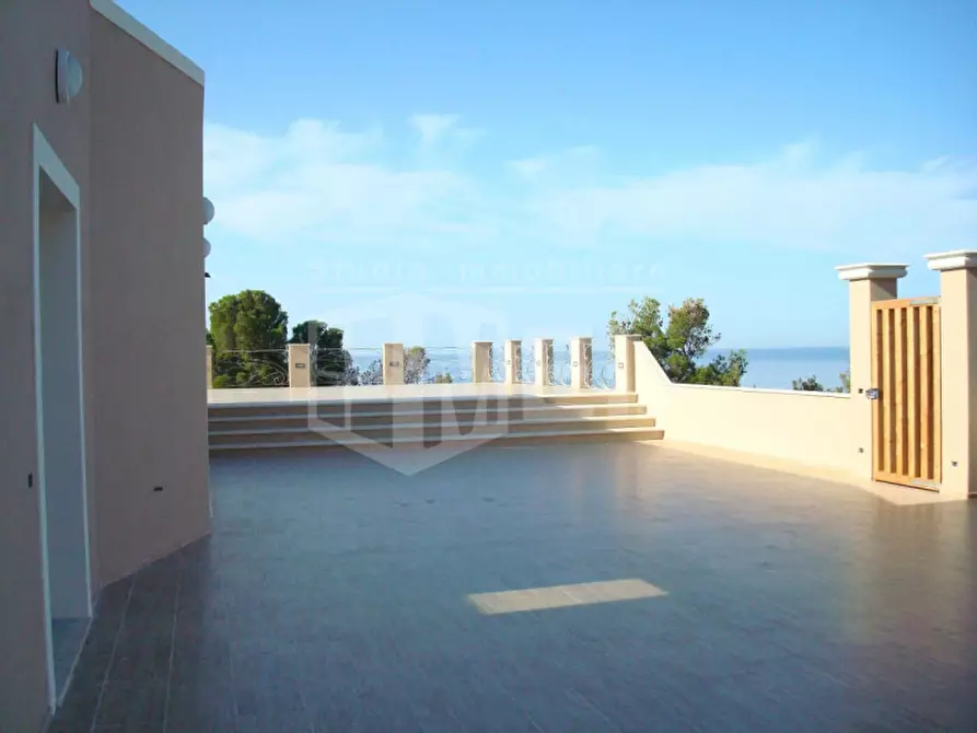 Immagine 7 di Attico in vendita  in viale del tirreno a Livorno