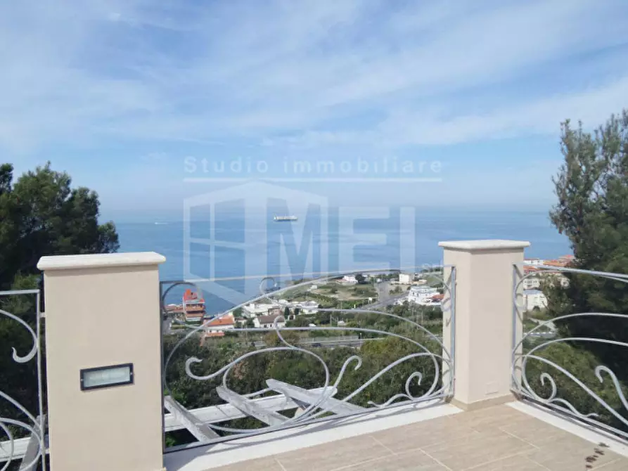 Immagine 11 di Attico in vendita  in viale del tirreno a Livorno