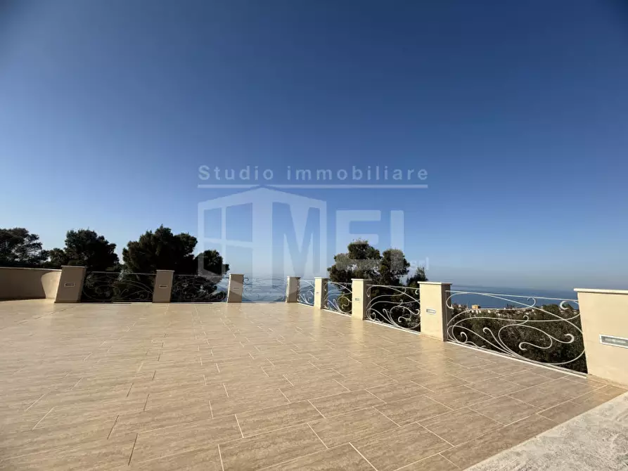 Immagine 27 di Attico in vendita  in viale del tirreno a Livorno