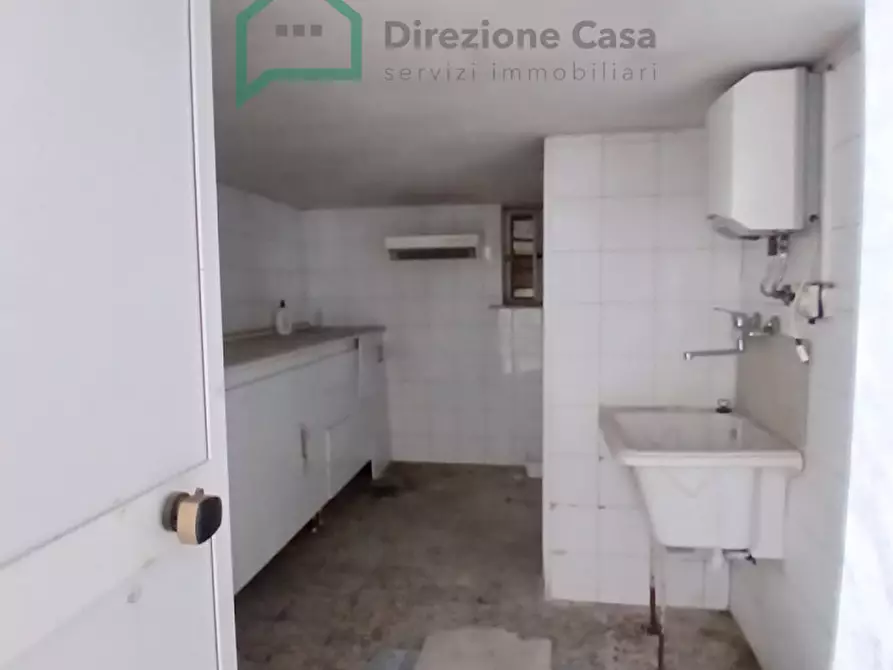 Immagine 5 di Negozio in affitto  in Calata Capodichino a Napoli