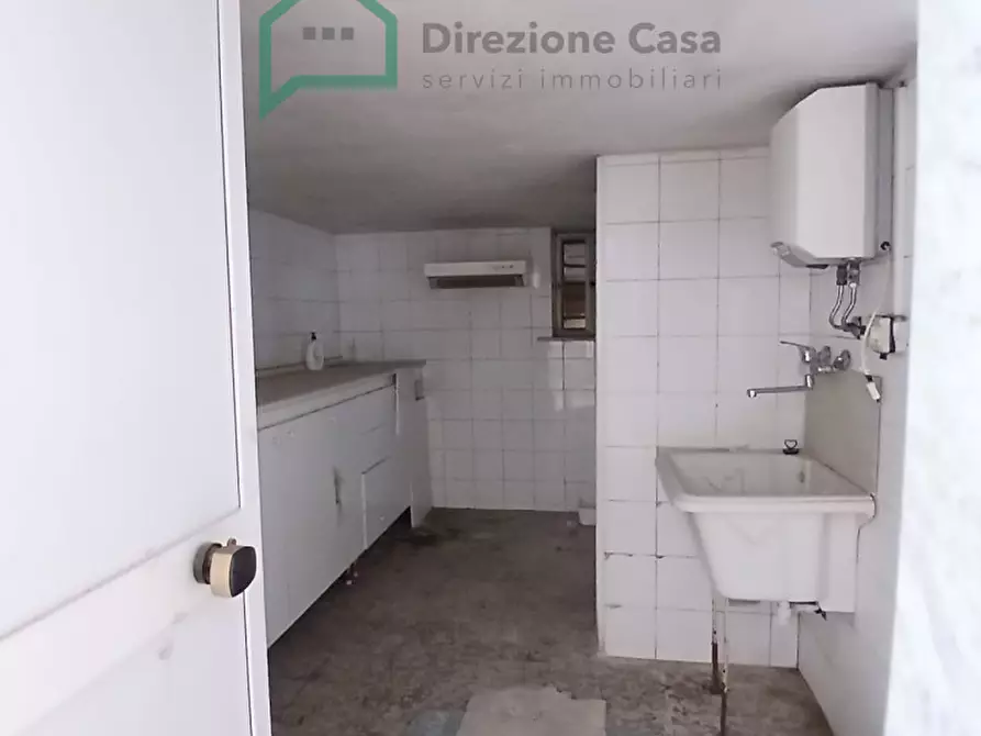 Immagine 7 di Negozio in affitto  in Calata Capodichino a Napoli