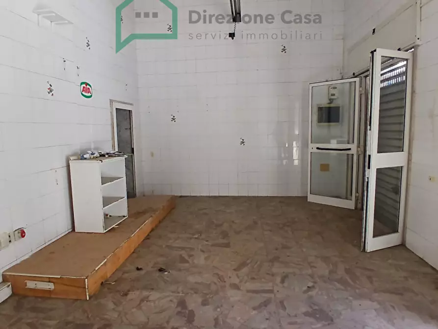 Immagine 8 di Negozio in affitto  in Calata Capodichino a Napoli