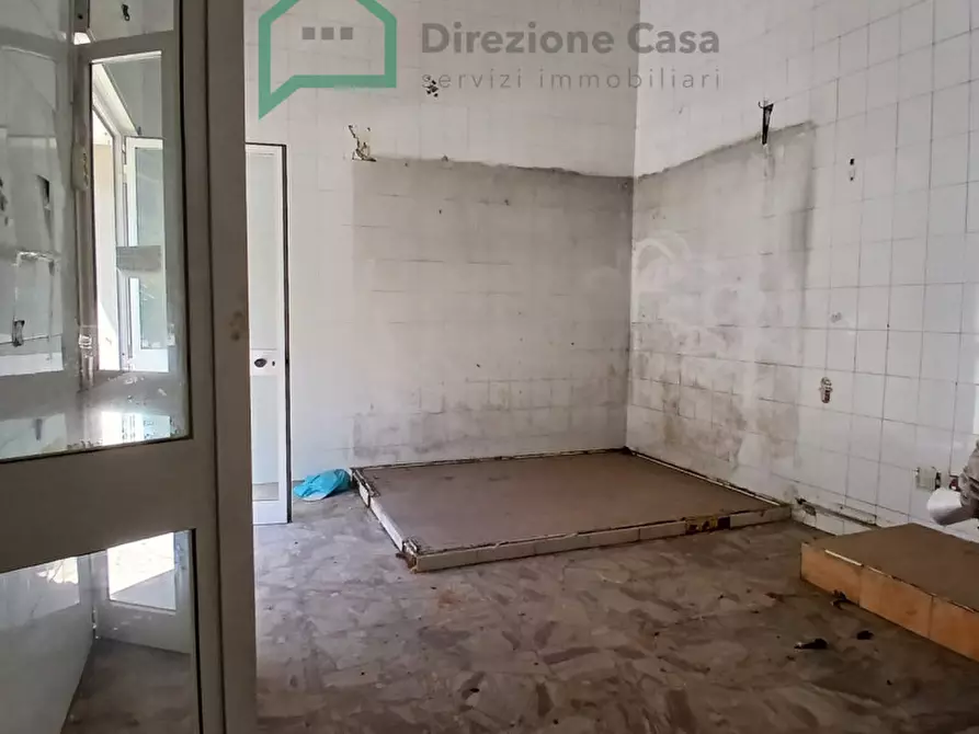 Immagine 10 di Negozio in affitto  in Calata Capodichino a Napoli