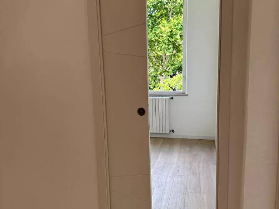 Immagine 15 di Appartamento in vendita  in Via dei Mille n.102 a Parma