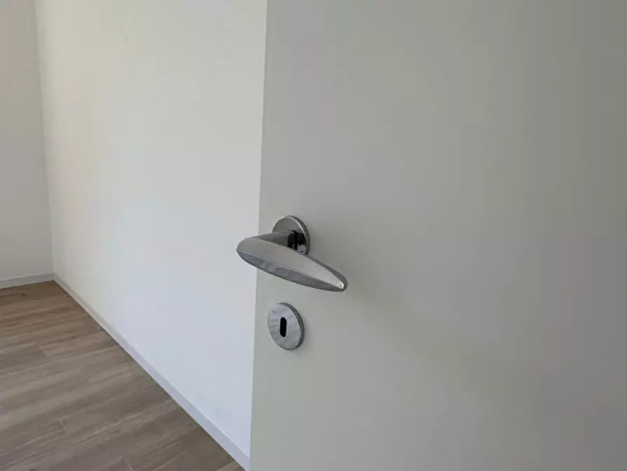 Immagine 30 di Appartamento in vendita  in Via dei Mille n.102 a Parma