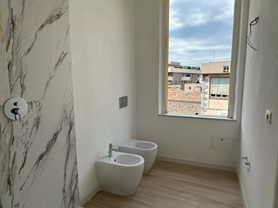 Immagine 34 di Appartamento in vendita  in Via dei Mille n.102 a Parma