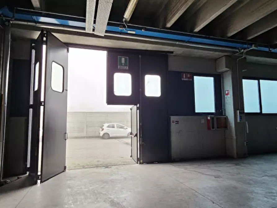 Immagine 2 di Capannone industriale in affitto  in Via Prima Strada a Padova