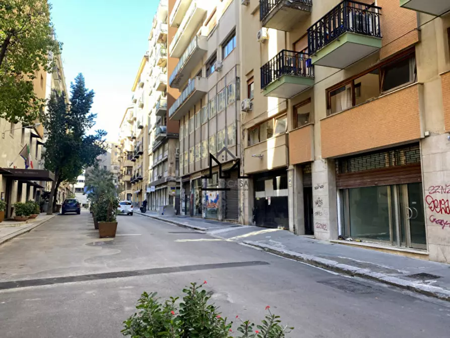 Immagine 3 di Negozio in vendita  a Palermo