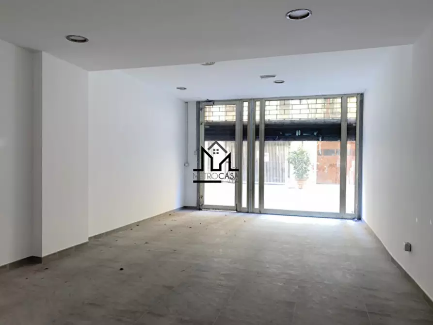 Immagine 4 di Negozio in vendita  a Palermo