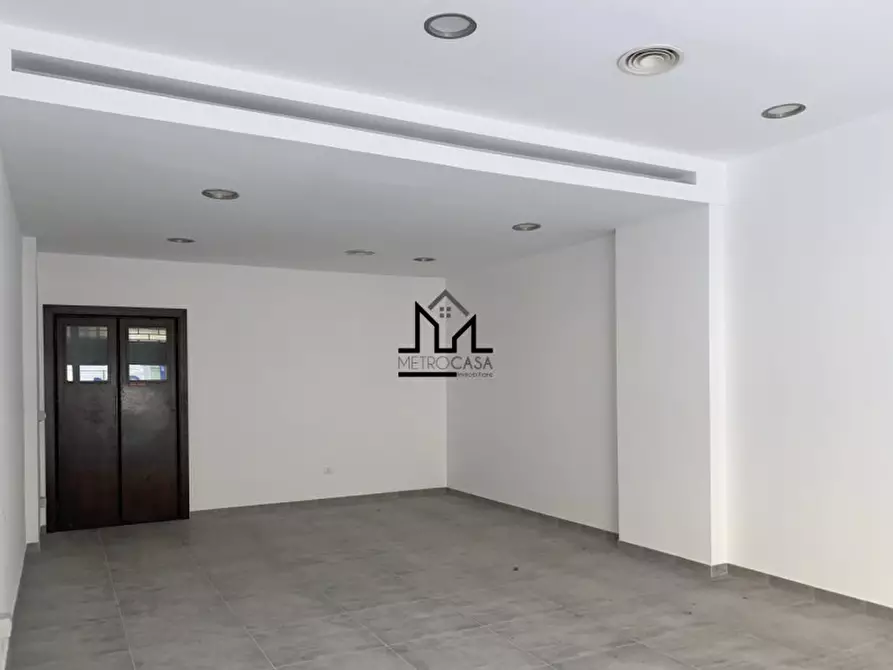 Immagine 5 di Negozio in vendita  a Palermo