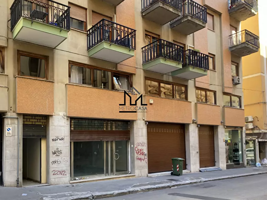 Immagine 14 di Negozio in vendita  a Palermo