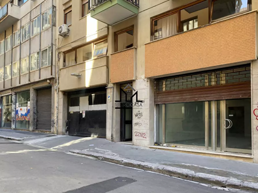 Immagine 15 di Negozio in vendita  a Palermo