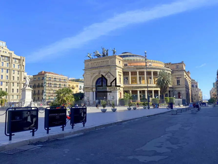 Immagine 18 di Negozio in vendita  a Palermo