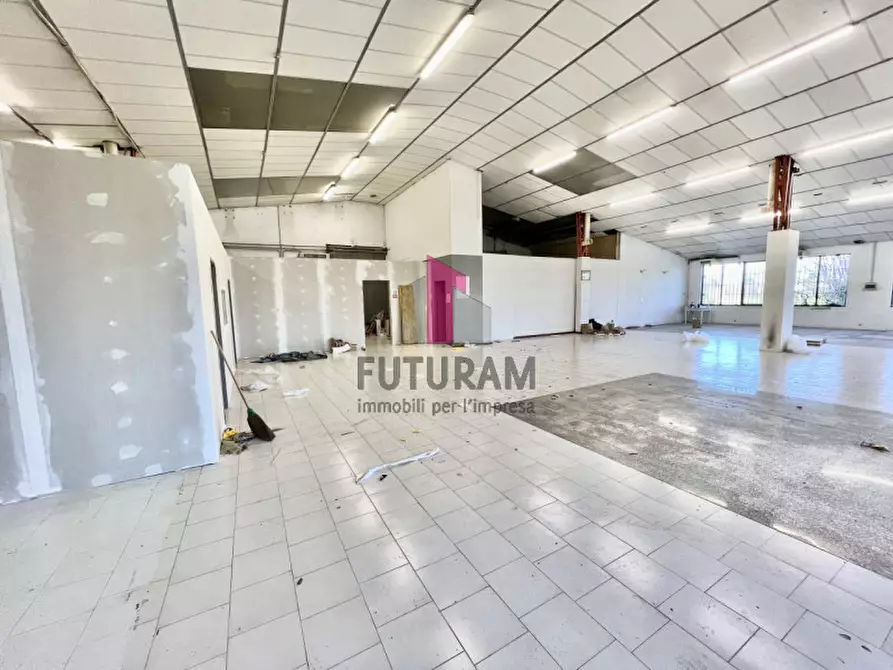 Immagine 20 di Laboratorio in affitto  in STRADA BIRON DI SOPRA a Vicenza