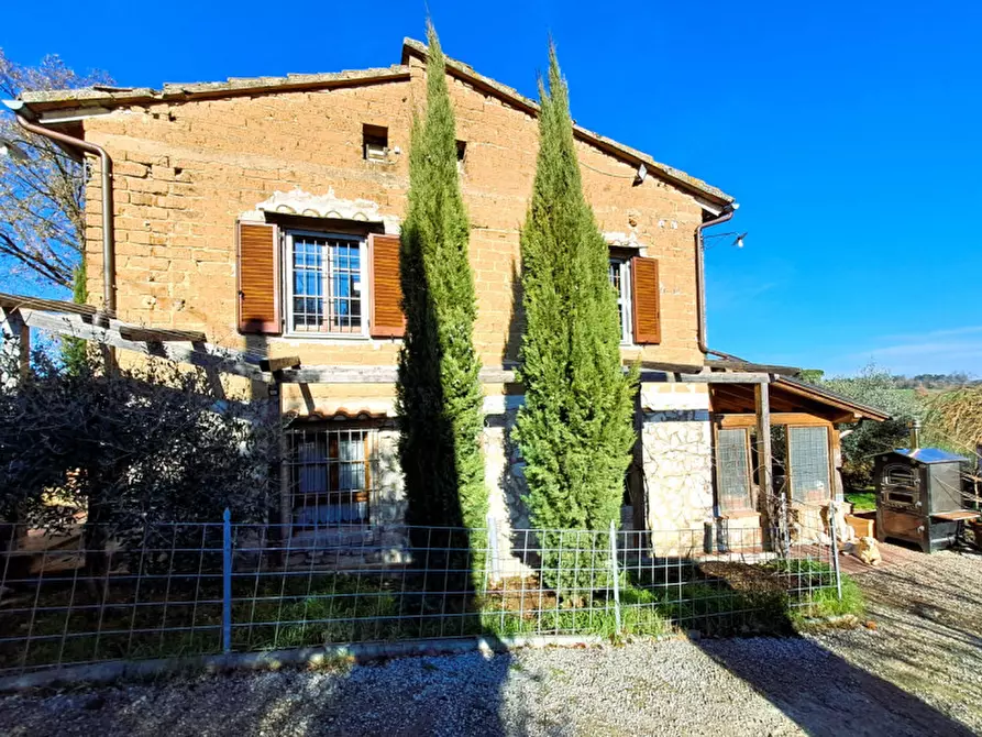 Immagine 1 di Casa bifamiliare in vendita  a Castiglione Del Lago