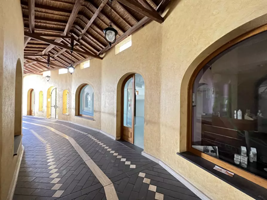 Immagine 3 di Negozio in affitto  in Corso vittorio Emanuele a Pula