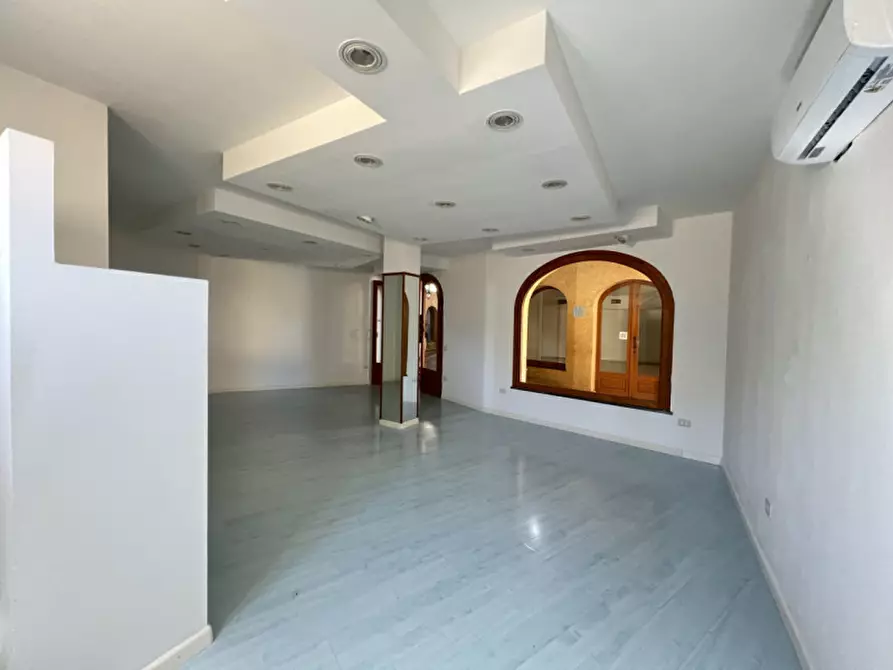 Immagine 7 di Negozio in affitto  in Corso vittorio Emanuele a Pula