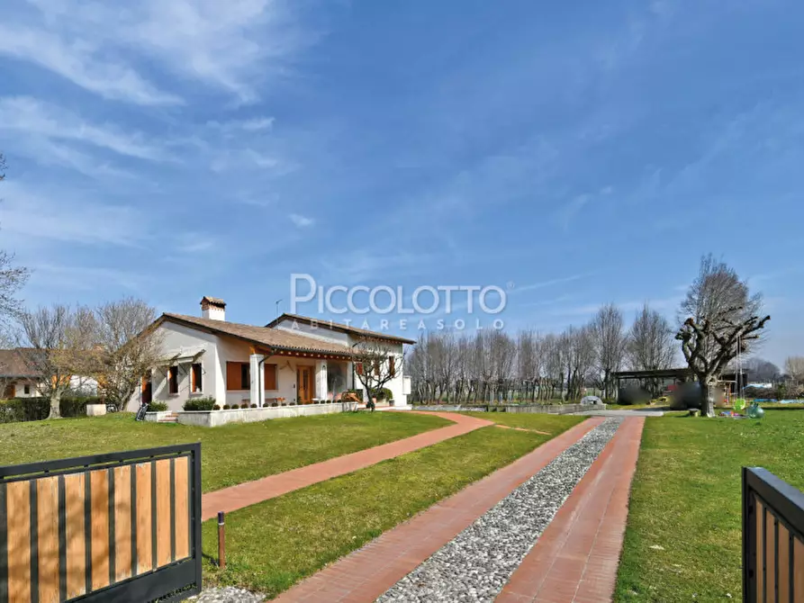 Immagine 25 di Villa in vendita  in via Mattarelli a Fonte