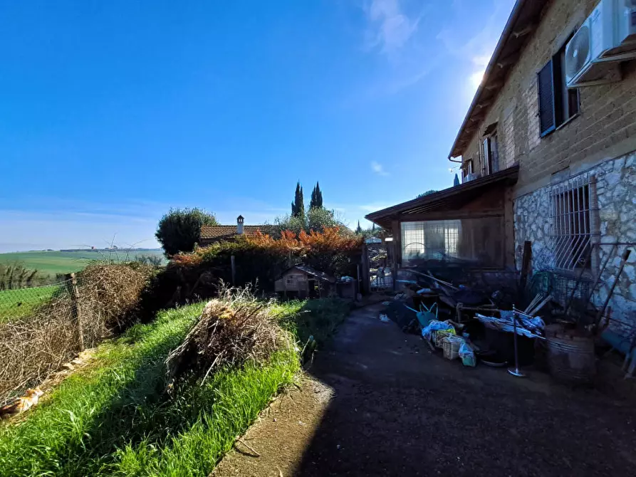 Immagine 1 di Casa bifamiliare in vendita  a Castiglione Del Lago