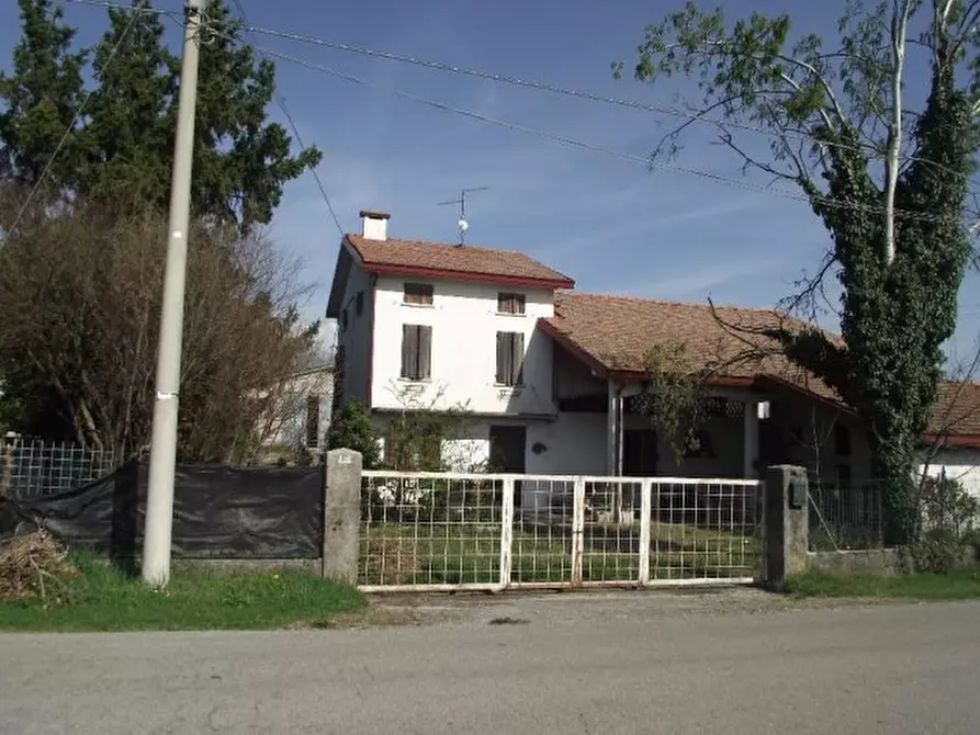 Immagine 1 di Rustico / casale in vendita  in Via Pola, 17 a Maniago