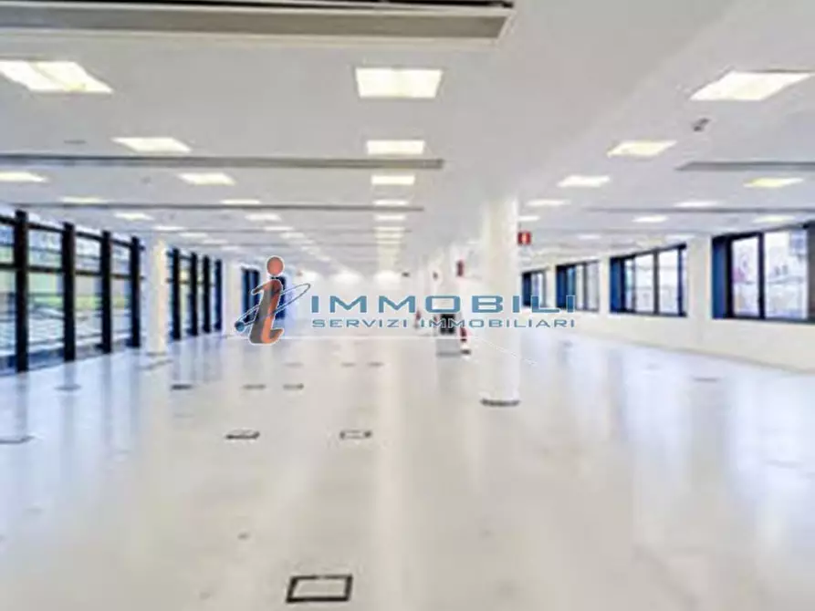 Immagine 2 di Ufficio in affitto  in VIALE SARCA a Milano