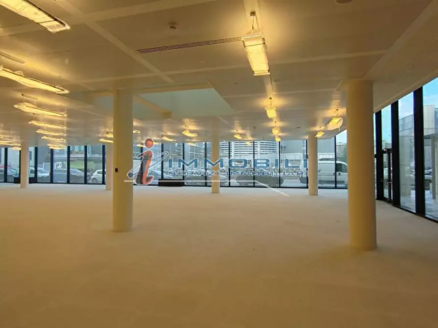 Immagine 5 di Ufficio in affitto  in VIALE SARCA a Milano