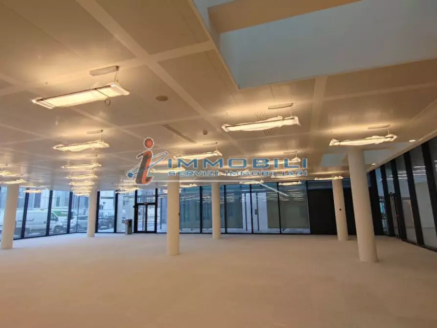 Immagine 7 di Ufficio in affitto  in VIALE SARCA a Milano