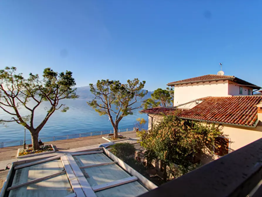 Immagine 3 di Appartamento in vendita  in Lungolago Vittorio Veneto a Torri Del Benaco