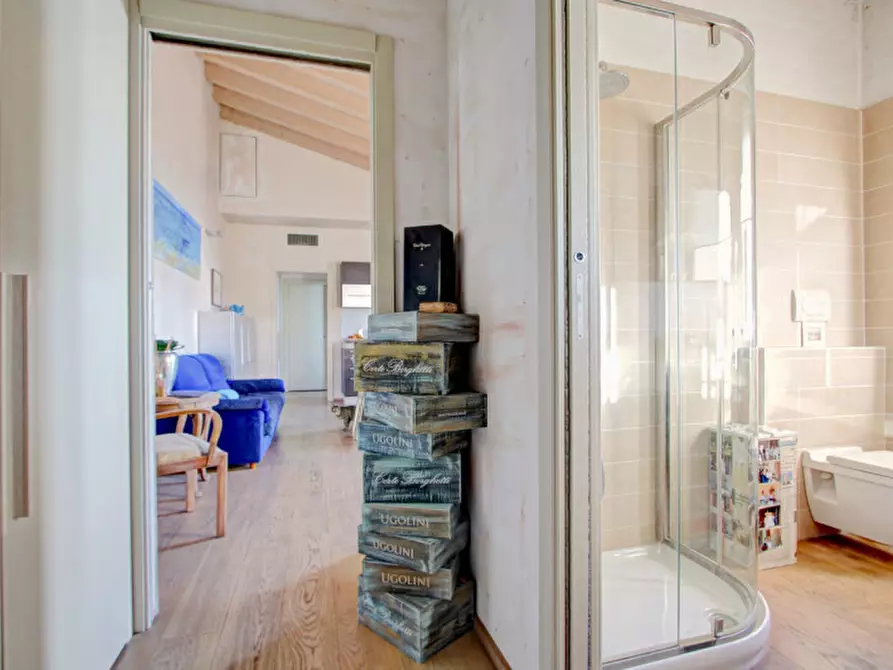 Immagine 6 di Appartamento in vendita  in Lungolago Vittorio Veneto a Torri Del Benaco