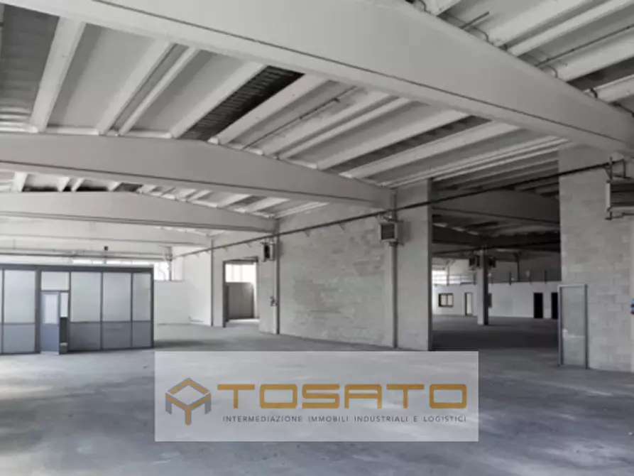 Immagine 2 di Capannone industriale in affitto  a Verona