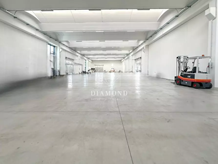 Immagine 2 di Capannone industriale in affitto  in Via Giuseppe Mazzini a Trevignano
