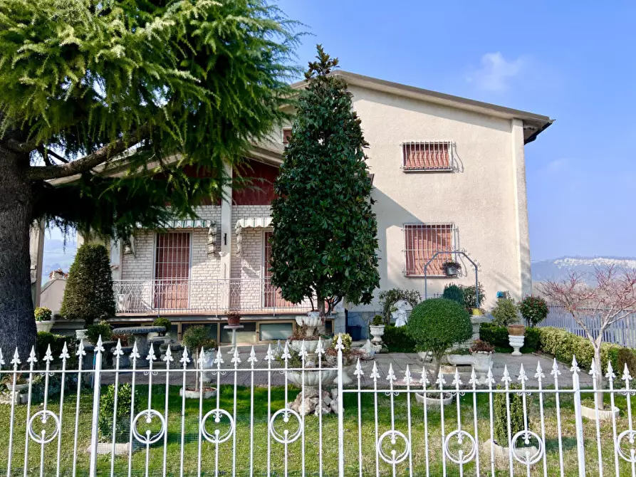 Immagine 1 di Casa indipendente in vendita  in via Calestano 128 a Felino