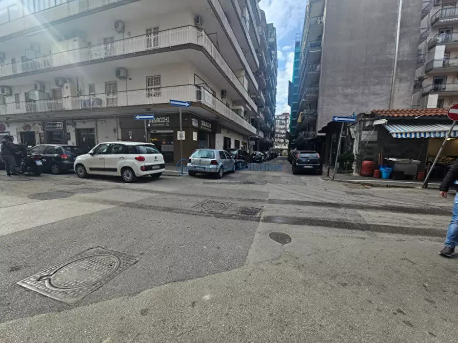 Immagine 1 di Negozio in affitto  in Via Francesco Arnaldi a Napoli