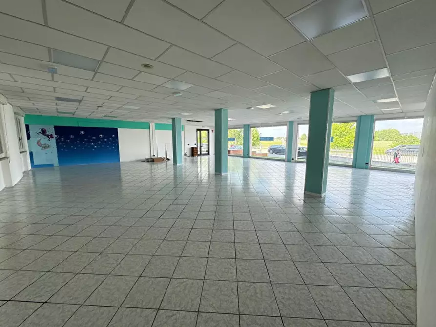 Immagine 2 di Negozio in affitto  in VIA BRESCIA, 49 a Calvisano