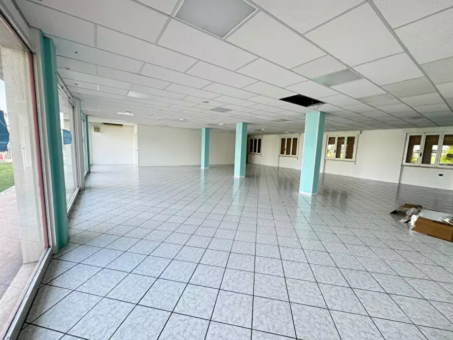 Immagine 3 di Negozio in affitto  in VIA BRESCIA, 49 a Calvisano