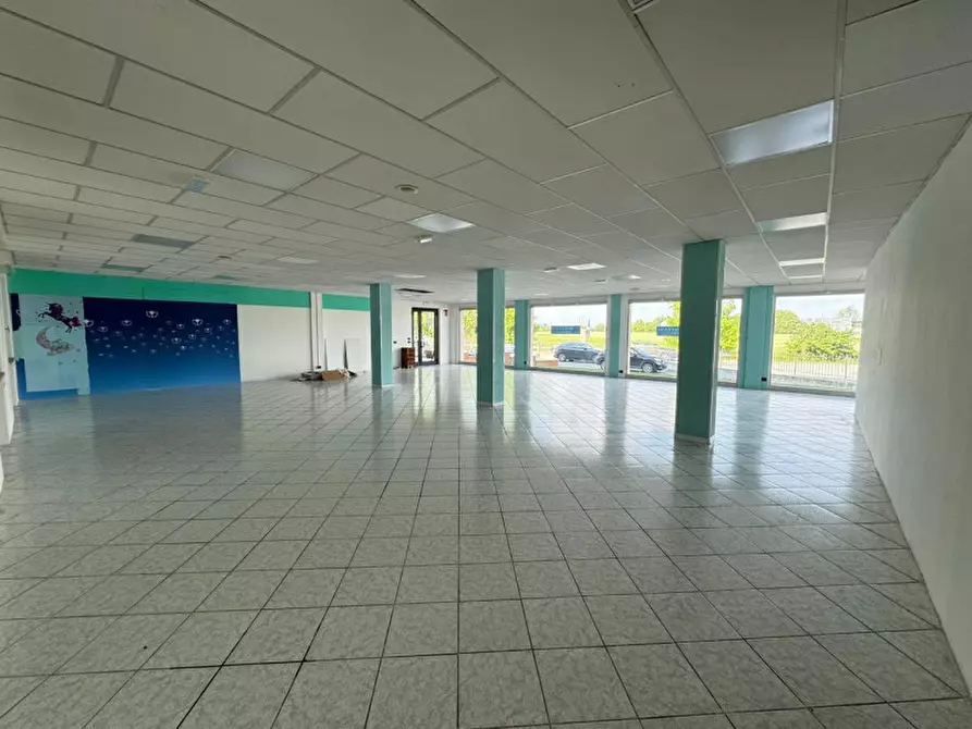 Immagine 5 di Negozio in affitto  in VIA BRESCIA, 49 a Calvisano