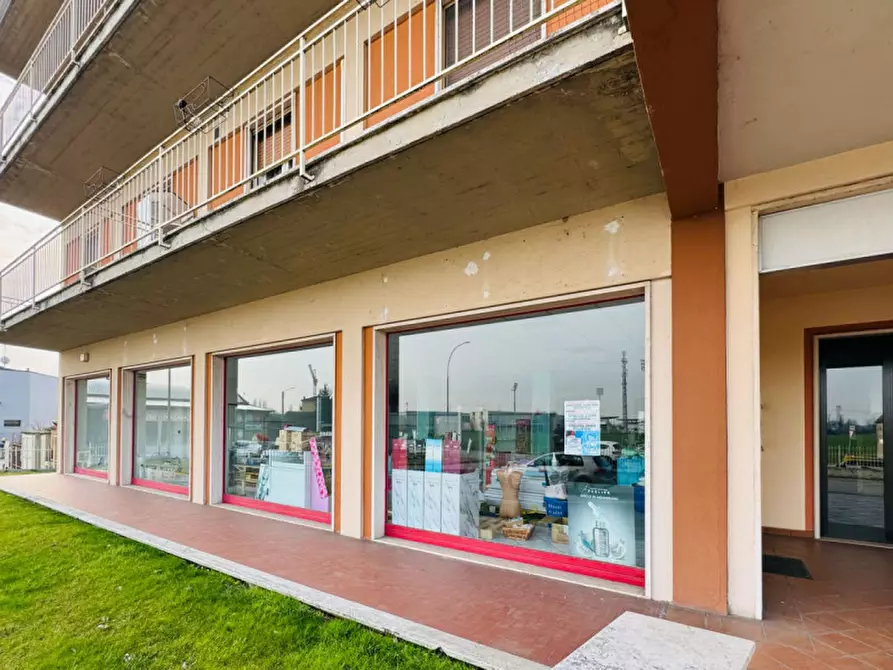 Immagine 20 di Negozio in affitto  in VIA BRESCIA, 49 a Calvisano