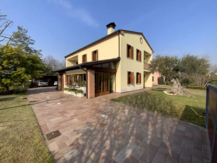 Immagine 18 di Villa in vendita  in PIAZZA LIBERAZIONE a Vo