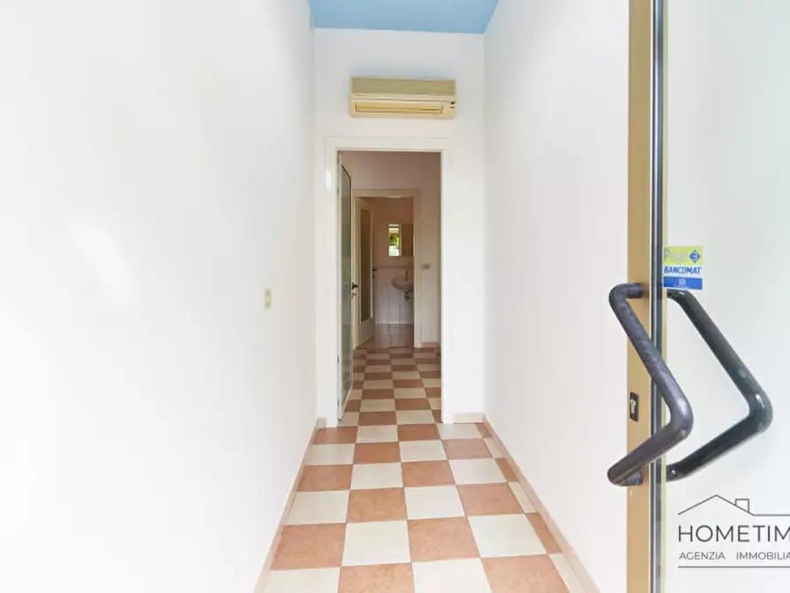 Immagine 1 di Negozio in affitto  in Via Felisati 38 a Venezia