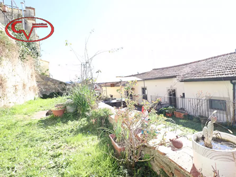 Immagine 2 di Villetta a schiera in vendita  in Via Roma a Bucine